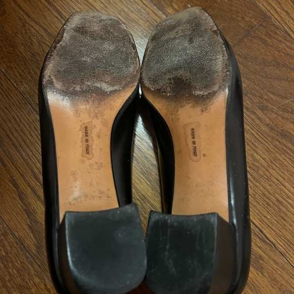 Salvatore Ferragamo Black Leather heels with Bow Detail - Picture 4 of 6